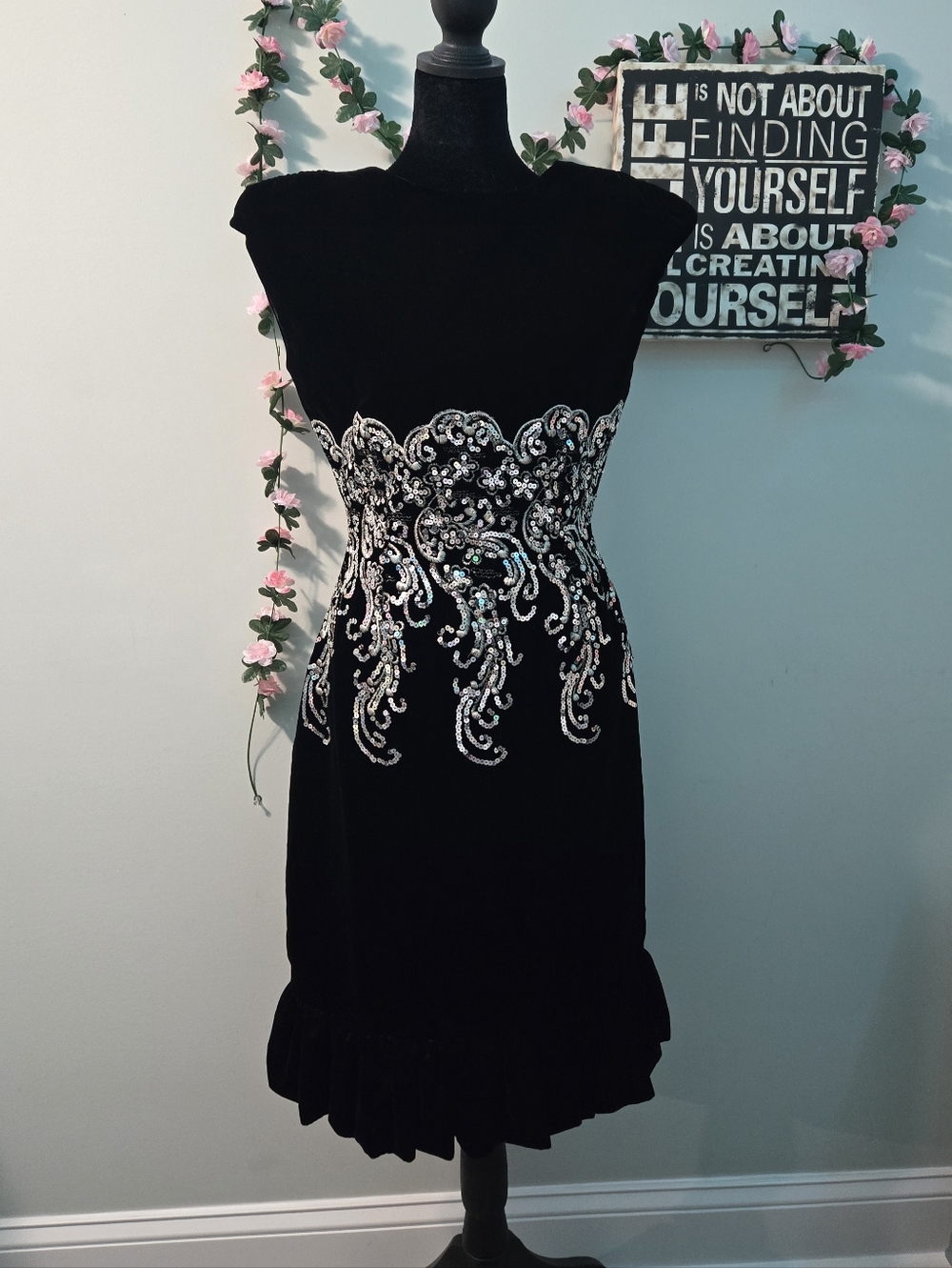 1980s Vintage Morton Myles Union Made Black Velvet Sequin Dress Size 8 USA